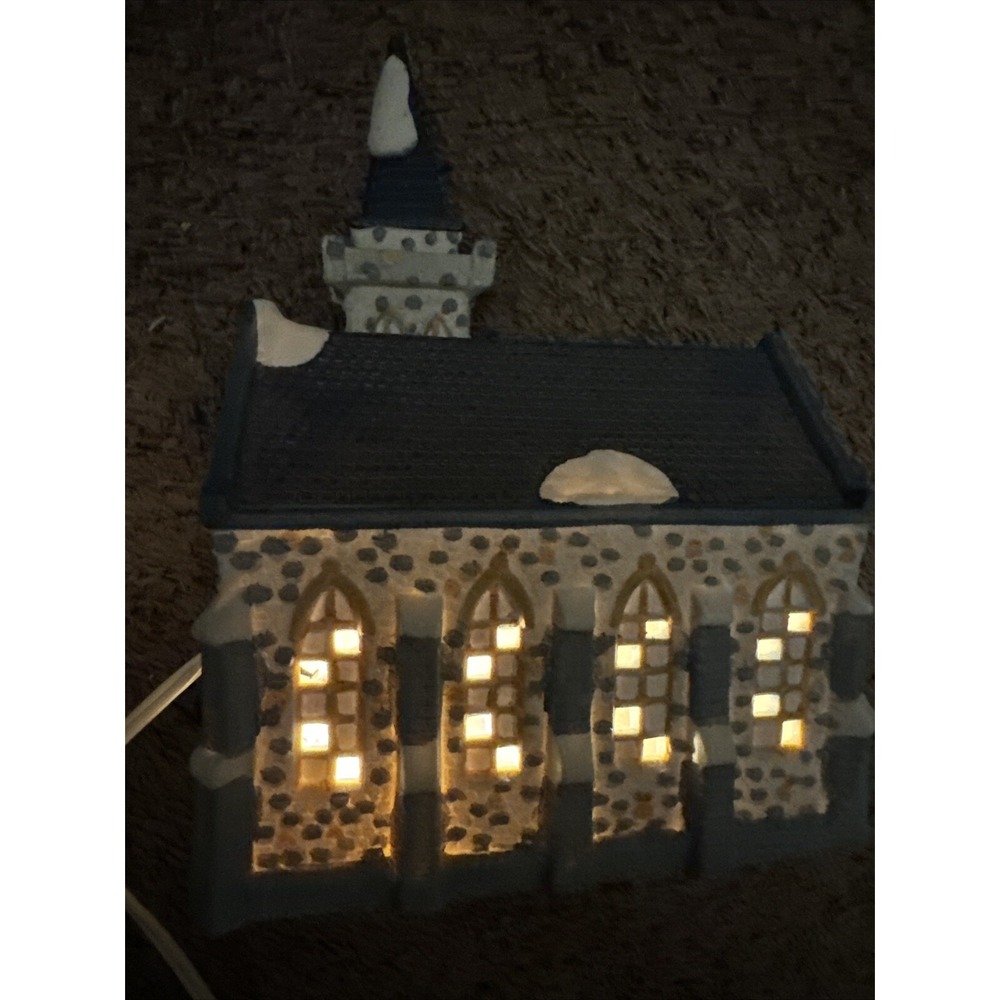Vtg  Dickensville Porcelain Lighted Cobblestone Church w/ Steeple Rex & Lee 1990 - Picture 5 of 11